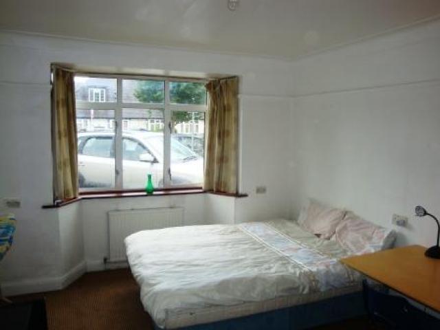 			5 Bedroom, 1 bath, 1 reception House			 Purley Avenue, CRICKLEWOOD